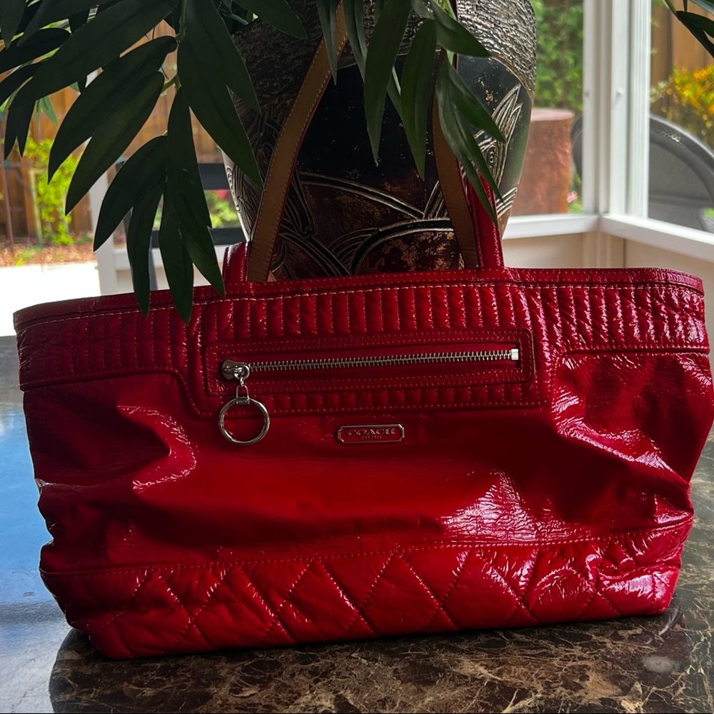 Elegant vintage  red coach purse, in immaculate condition used once.